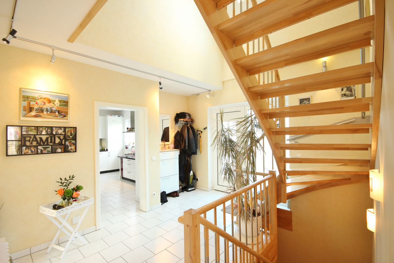 Elegante Villa mit Fernblick und Wintergarten