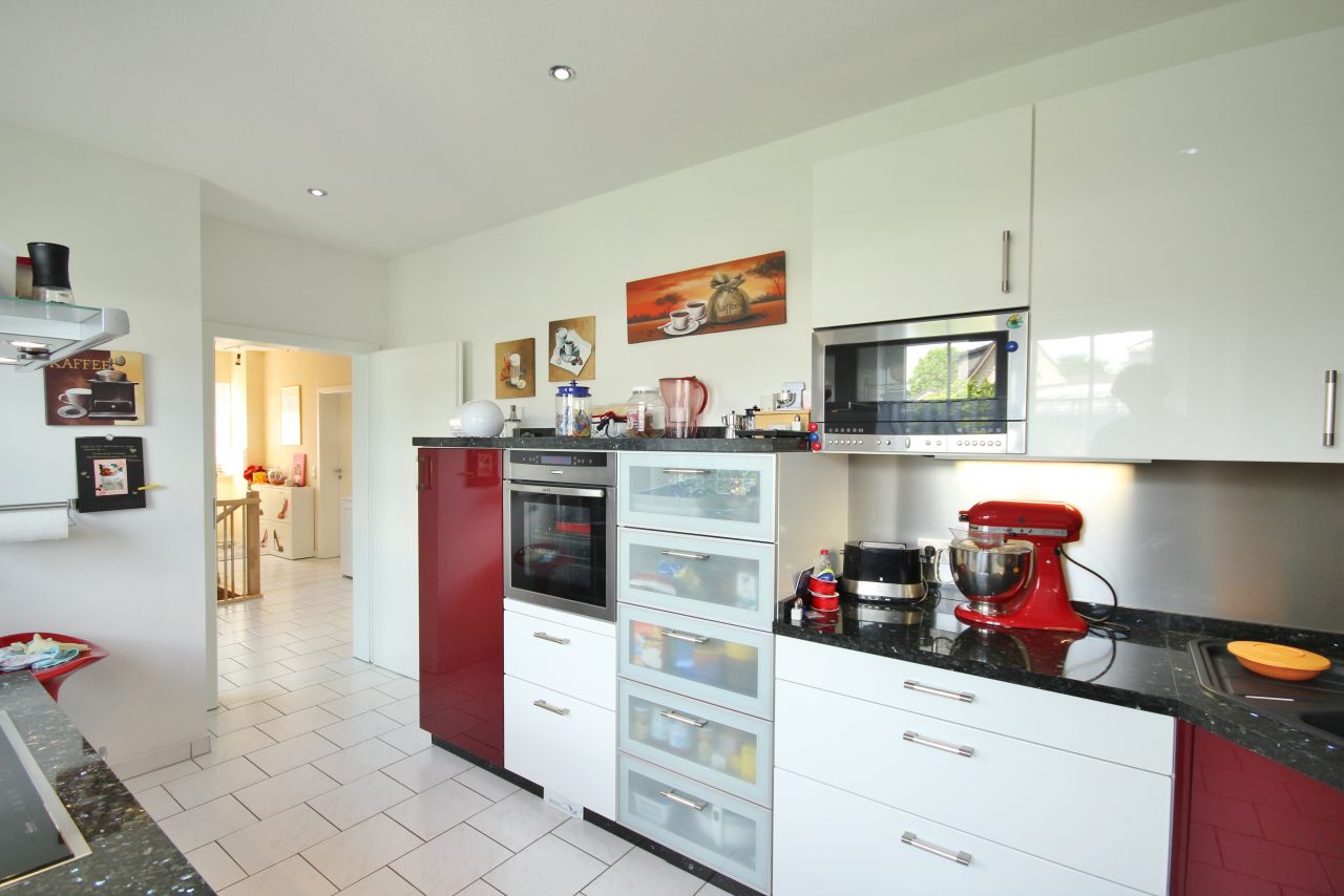 Elegante Villa mit Fernblick und Wintergarten