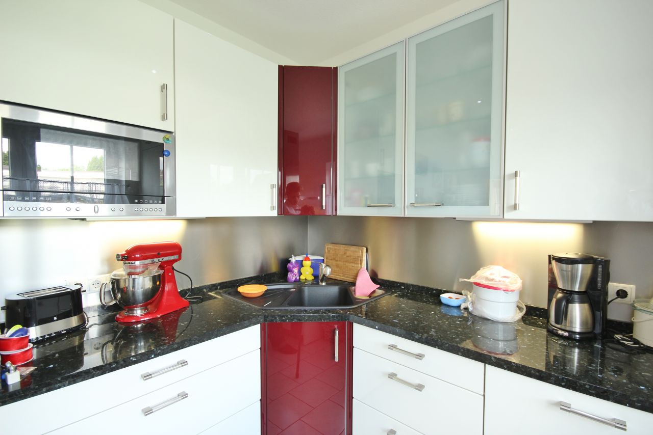 Elegante Villa mit Fernblick und Wintergarten